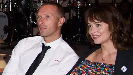 Chris Martin și Dakota Johnson au depus un ordin de restricție împotriva unei presupuse hărțuitoare