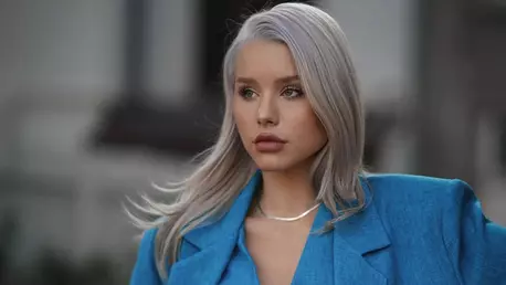 Cum răspunde Carmen Grebenișan celor care o critică pentru că pozează provocator