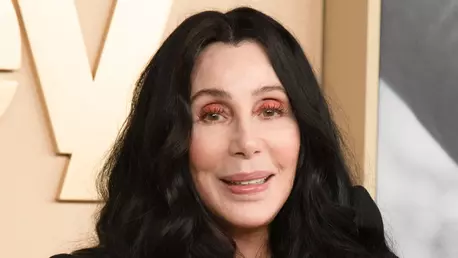 Cher, din nou îndrăgostită? Cine este tânărul în vârstă de 36 de ani cu care a fost văzută