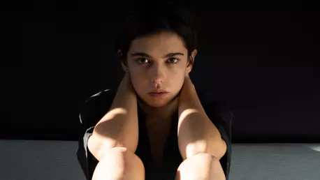 O discuție cu Mara Bugarin despre actorie și rolul din Metronom: "Mi-a schimbat destul de puternic traiectoria"