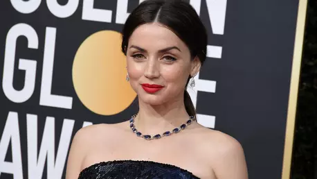 Ana de Armas și partenerul ei, Paul Boukadakis, în ipostaze romantice pe străzile din New York