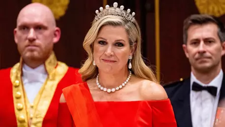 Regina Maxima a Olandei uimește într-o rochie spectaculoasă la un banchet de stat pentru președintele Emmanuel Macron