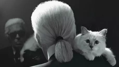 Pisica lui Karl Lagerfeld, Choupette, vedeta unui editorial de modă fabulos