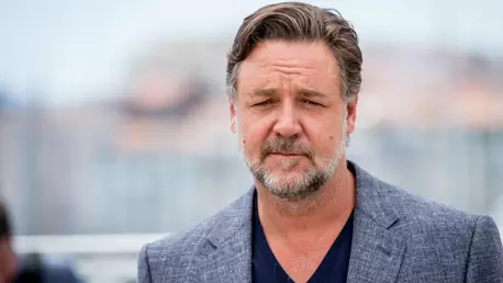 Russell Crowe, actorul din "Gladiator", ipostază inedită alături de familia lui în vacanța din Italia