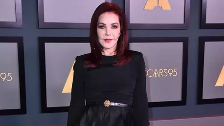 Priscilla Presley, apariție spectaculoasă la premiera filmului "Priscilla" la Veneția
