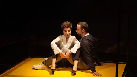 În vremuri de criză, teatru de soluție! În aprilie, cinci spectacole Vanner Collective cu perspective noi, despre noi