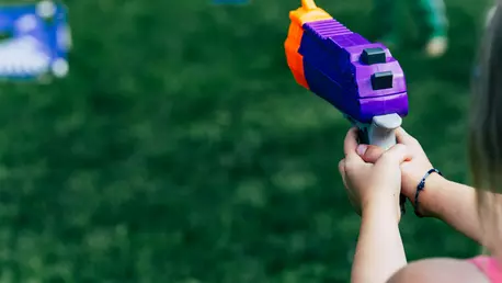 Ai un copil adolescent? Uite cum să-l ajuți să petreacă cea mai tare vară alături de prieteni!