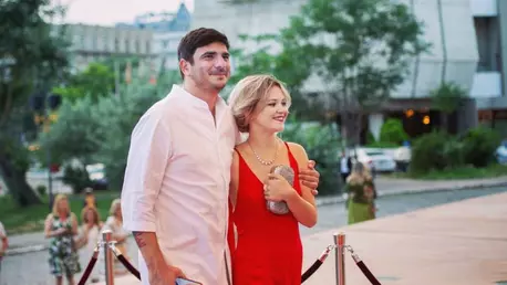 Alex Bogdan și Cătălina Mihai s-au căsătorit religios. Ce ținute au purtat actorul și actrița