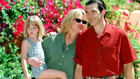 Cum arată acum Stella, fiica fostului cuplu Melanie Griffith & Antonio Banderas. Tânăra s-a logodit zilele trecute