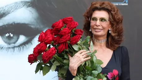 Sophia Loren a împlinit 90 de ani. Imagini inedite de la petrecerea actriței de la Roma