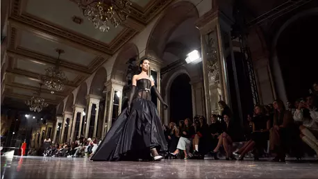 Negru. Non-culoare sau punctul central al prezentărilor de modă?