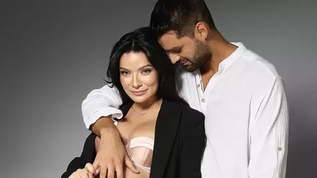 Anca Dinicu, surprinsă alături de partenerul ei. Cum arată actrița la două luni după ce a devenit mamă