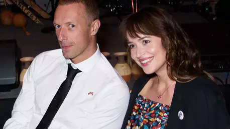 Dakota Johnson și Chris Martin, surprinși în ipostaze romantice în India, pe fondul zvonurilor legate de o posibilă despărțire