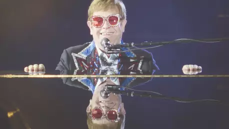ELLE EXCLUSIV: Niciodată prea târziu pentru Elton John