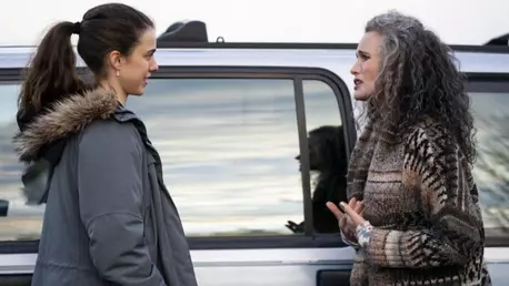 10 staruri care au jucat în seriale împreună cu părinții lor