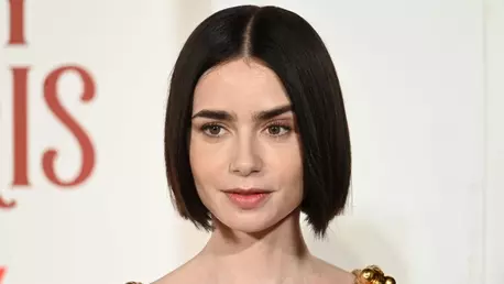 Lily Collins a devenit mamă pentru prima oară. Motivul pentru care s-a confruntat cu un val de critici din partea fanilor