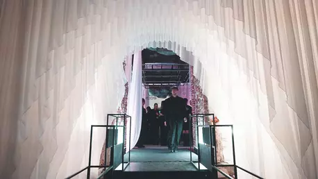 După trei zile de show-uri caracterizate de stil și eleganță, Mercedes-Benz Bucharest Fashion Week se închide cu o petrecere surprinzătoare organizată de IQOS
