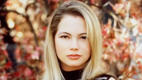 10 actori faimoși despre care probabil nu știai că au jucat în seriale din anii '90