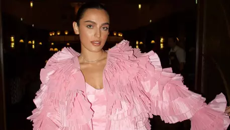 Alexia Eram, în ipostaze tandre cu iubitul ei. Cum au fost surprinși cei doi pe litoral