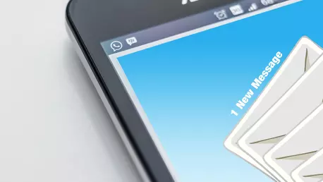 Cum să nu ratezi ofertele la bilete de avion - alerte de preț și newslettere