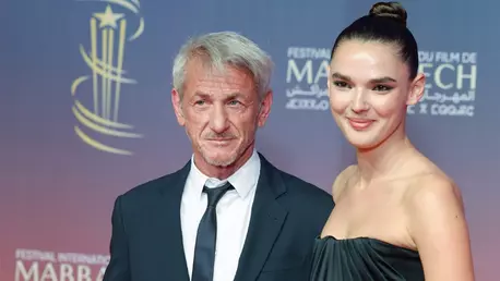 Sean Penn și partenera lui, Valeria Nicov, împreună pe covorul roșu. Apariția actorului a stârnit semne de întrebare