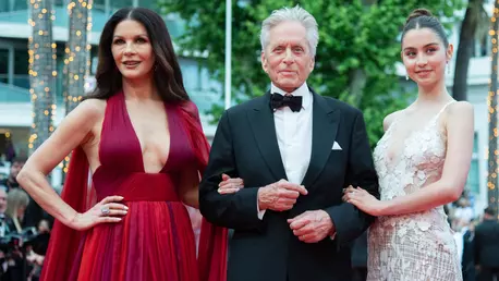 Carys Douglas, fiica lui Catherine Zeta-Jones, asemănare izbitoare cu mama ei într-o rochie elegantă