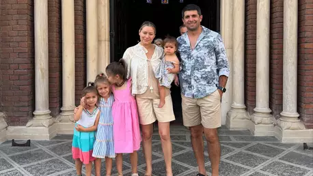 Regulile pe care Laura Cosoi le aplică în creșterea și educarea fetițelor sale. Ce a povestit actrița: "Asta contează enorm..."