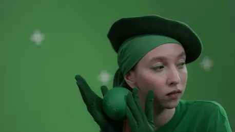 Cum să accesorizezi ținutele în care ai integrat piese vestimentare verzi? De la outfiturile de birou, la cele de seară