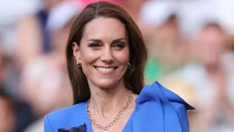 Semnificația profundă a costumului roșu purtat de Kate Middleton la prima ei apariție regală singură din acest an