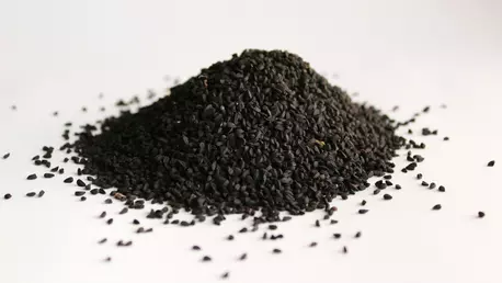 Chimenul negru: semințele mici care pot susține imunitatea în mod natural