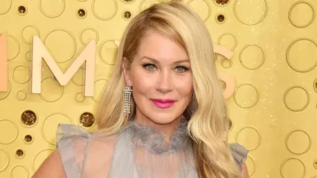 Christina Applegate, confesiuni dureroase despre starea ei de sănătate. Actrița este aproape imobilizată la pat în urma luptei dureroase cu scleroza multiplă