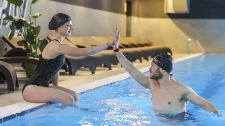 Cum să-ți corectezi poziția corpului în apă pentru a înota mai rapid și mai ușor – by World Class