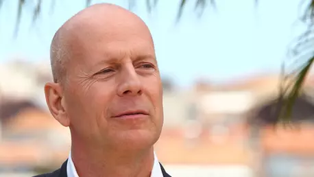 O imagine înduioșătoare cu Bruce Willis bunic, postată de fosta sa soție, Demi Moore, la aniversarea actorului
