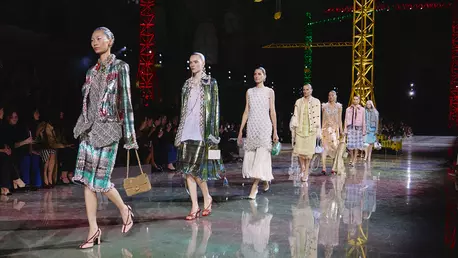 Chanel FW26: Codurile casei, reinterpretate de Matthieu Blazy