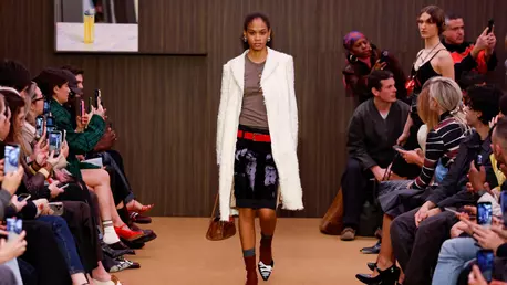 Marni FW26: Meryll Rogge revine la codurile esențiale ale casei