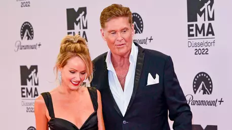 David Hasselhoff, surprins într-o ieșire rară alături de soția sa, Hayley Roberts. Cum arată acum actorul în vârstă de 73 de ani