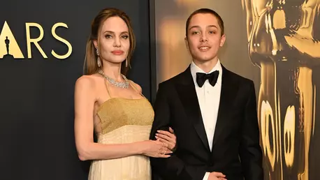 Knox, fiul Angelinei Jolie și al lui Brad Pitt, schimbare neașteptată de look la doar 17 ani. Cum arată acum adolescentul