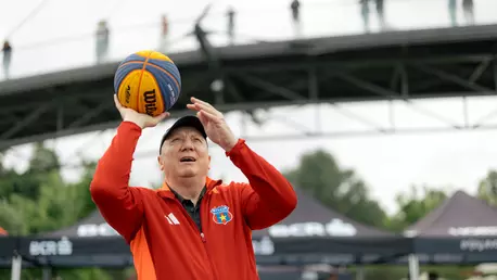 Slam-dunk acrobatic peste o mașină la BCR Sport Arena Streetball. Festivalul de sport urban i-a adus pe eroii de la Sevilla pe terenul de baschet