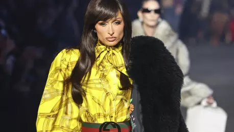 Gucci Cruise 2027: Cindy Crawford, Paris Hilton și Tom Brady au cucerit Times Square
