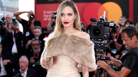Angelina Jolie, apariție spectaculoasă la proiecția filmului Couture. Ce ținută a ales actrița