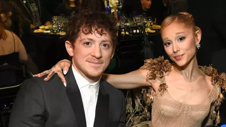 Ariana Grande și Ethan Slater s-au despărțit după trei ani de relație. Ce au dezvăluit cei apropiați