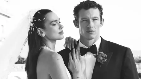 Dua Lipa și Callum Turner au publicat primele imagini de la nuntă. Artista a strălucit într-o creație CHANEL Haute Couture