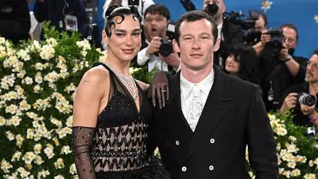 Dua Lipa, criticată pentru un detaliu al ținutei de la cununia civilă cu Callum Turner. Ce au observat fanii în fotografii