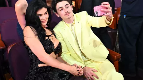 Kylie Jenner și Timothée Chalamet, în centrul atenției la finala NBA. Ce ținute asortate au ales