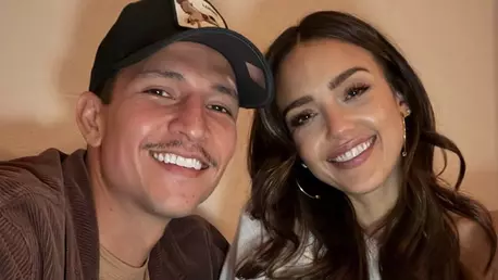 Jessica Alba și Danny Ramirez, mai îndrăgostiți ca niciodată. Actrița a publicat imagini rare din vacanța lor în Italia