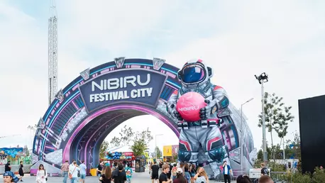 BEACH, PLEASE! 2026 continuă în forță: Ziua 1 a adus show-uri spectaculoase și o energie care a ținut festivalul viu până târziu în noapte