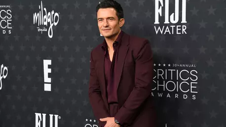 Orlando Bloom, surprins în ipostaze tandre cu partenera sa, Luisa Laemmel. Cei doi sunt în vacanță în Italia