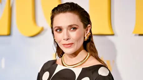Elizabeth Olsen a devenit mamă pentru prima dată. Cum a fost surprinsă actrița împreună cu bebelușul