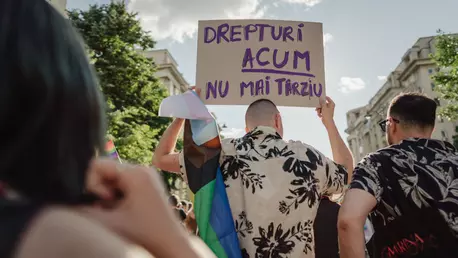 Asociația ACCEPT: Protecția și recunoașterea legală a tuturor familiilor din România, mai necesară decât oricând