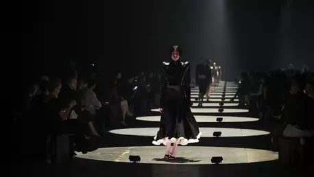 Khaite SS27: mai mult, dar tot Khaite